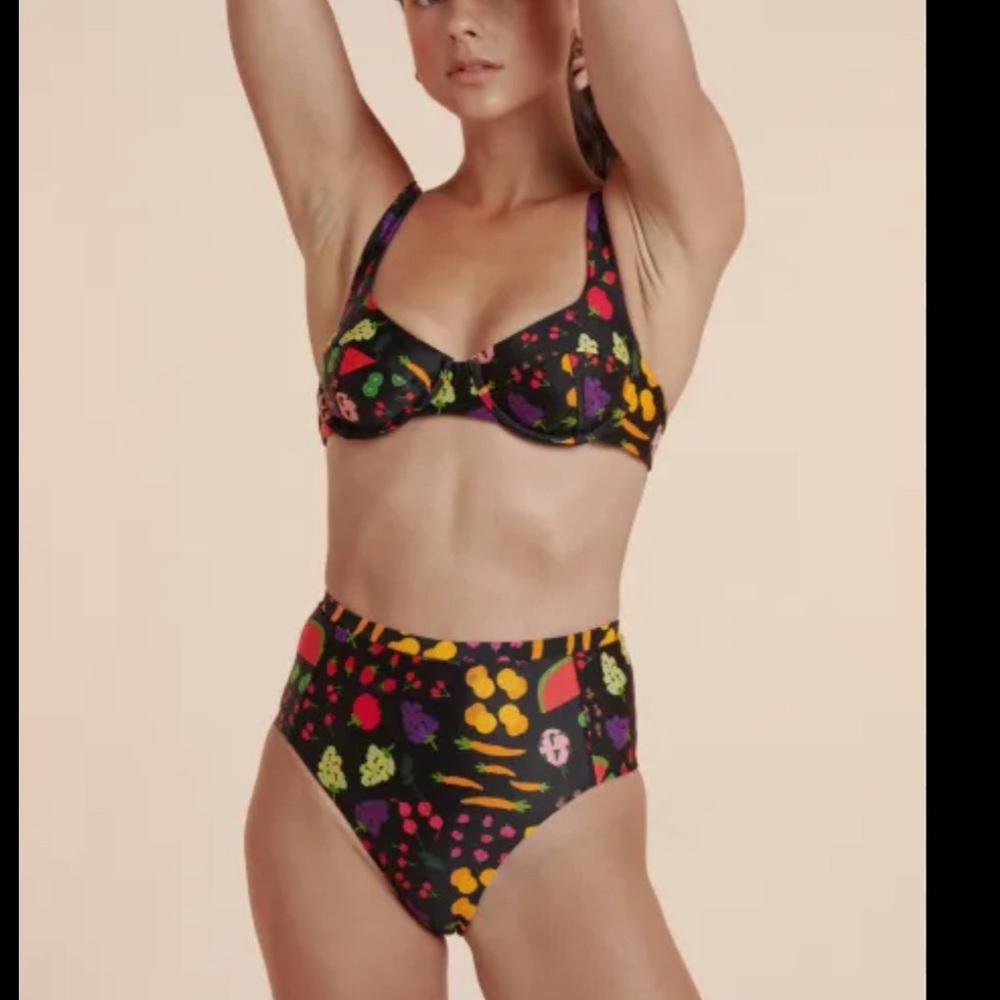 Lisa Says Gah fruit bikini size small